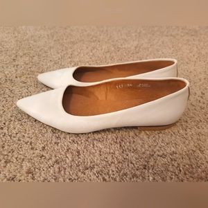 Gravity Pope white flats